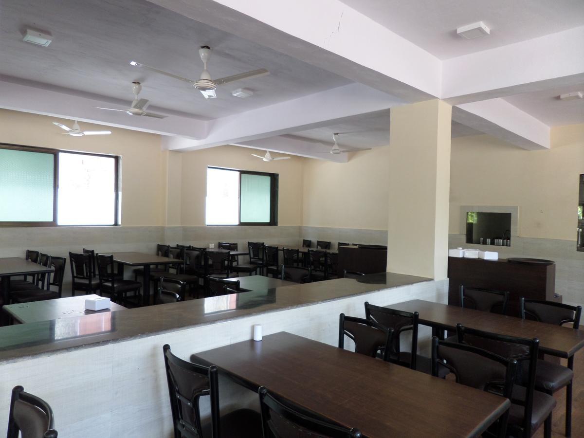 Atithi Farm House Otel Borlai Dış mekan fotoğraf